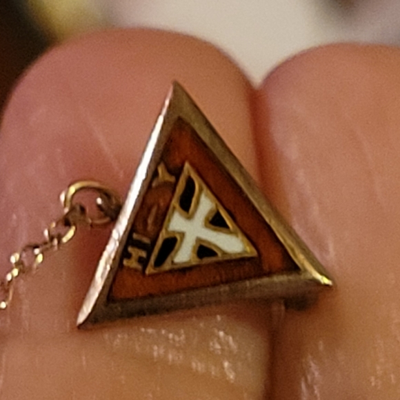 Vintage YMCA HI-Y Boy's Club Lapel Pledge Pin with Cross, Inkwell & Feather Pen - Picture 6 of 9